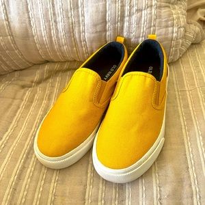 Old Navy slide on shoes size one